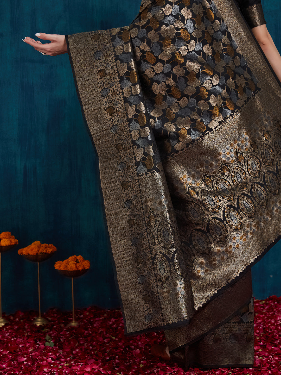 Dhiyona RV Women's Kanjivaram Silk Woven With Golden Woven Border Saree  ( KVD2154 )