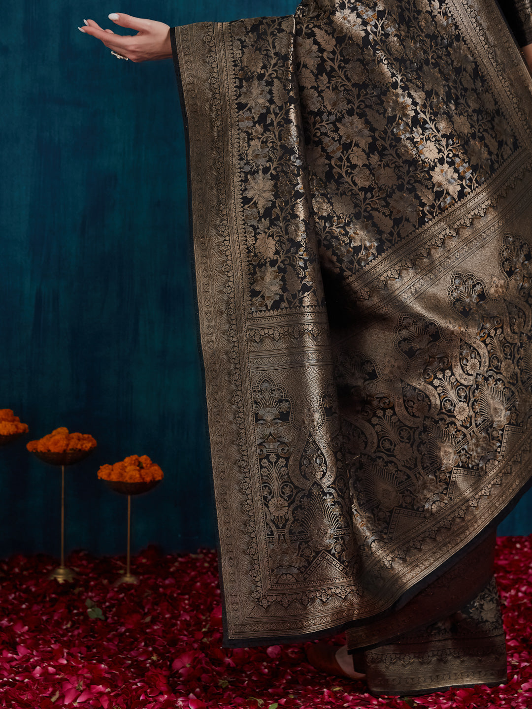 Dhiyona RV Women's Kanjivaram Silk Woven With Golden Woven Border Saree  ( KVD2158 )