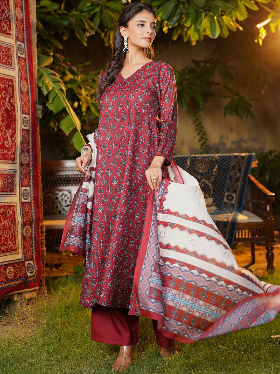 Dhiyona KL Women Floral Printed Kurta & Palazzos With Dupatta