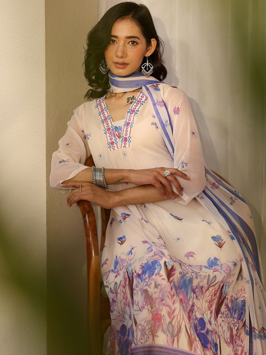 Women Floral Printed Regular Thread Work Kurta with Trousers & With Dupatta