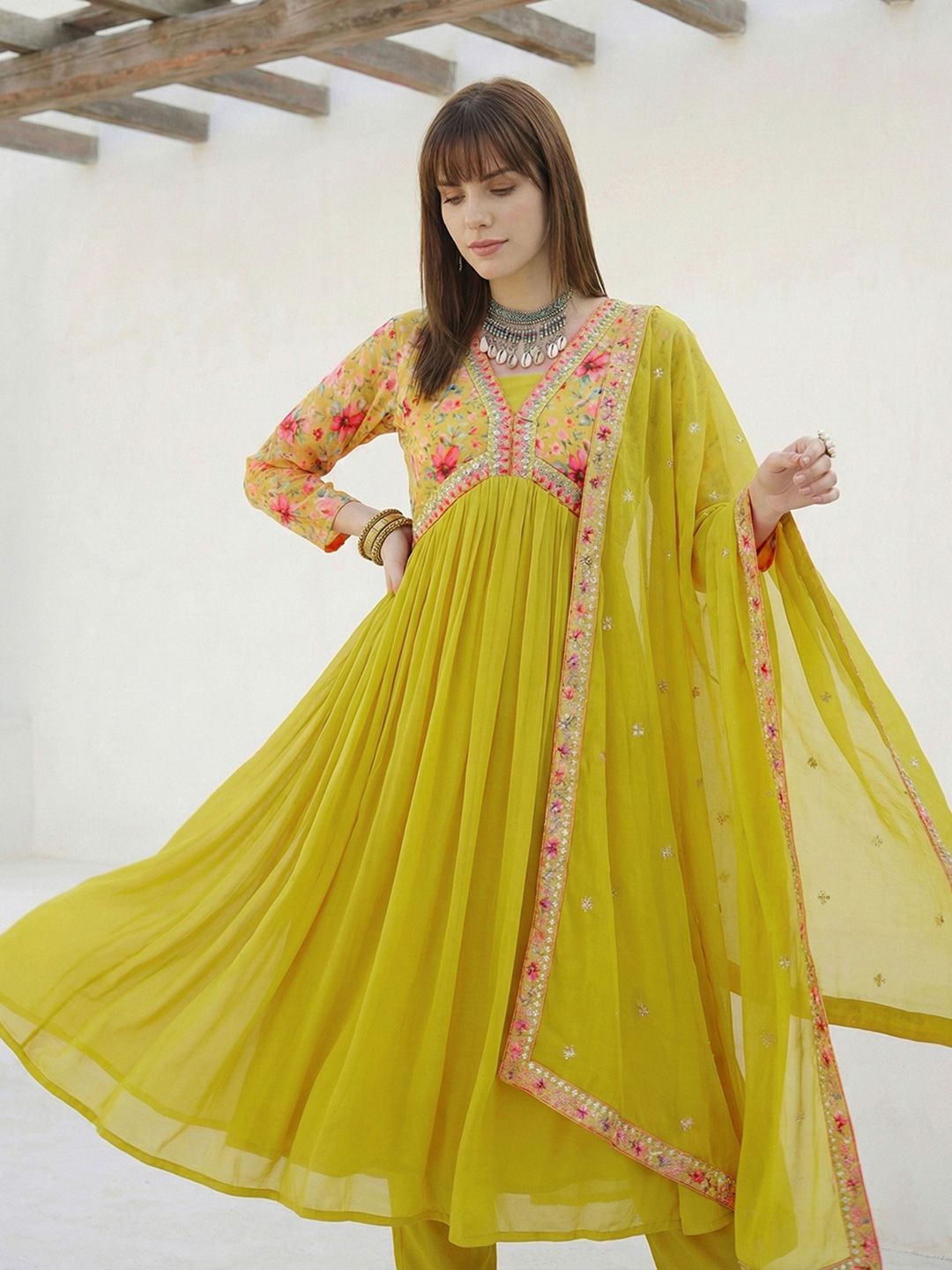 Dhiyona CH Women Floral Printed Panelled Kurta with Trousers & With Dupatta