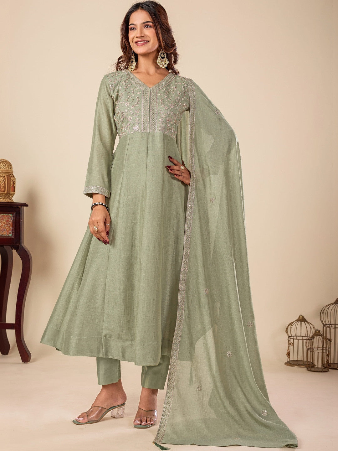 Women Floral Embroidered Empire Thread Work Kurta with Trousers & With Dupatta