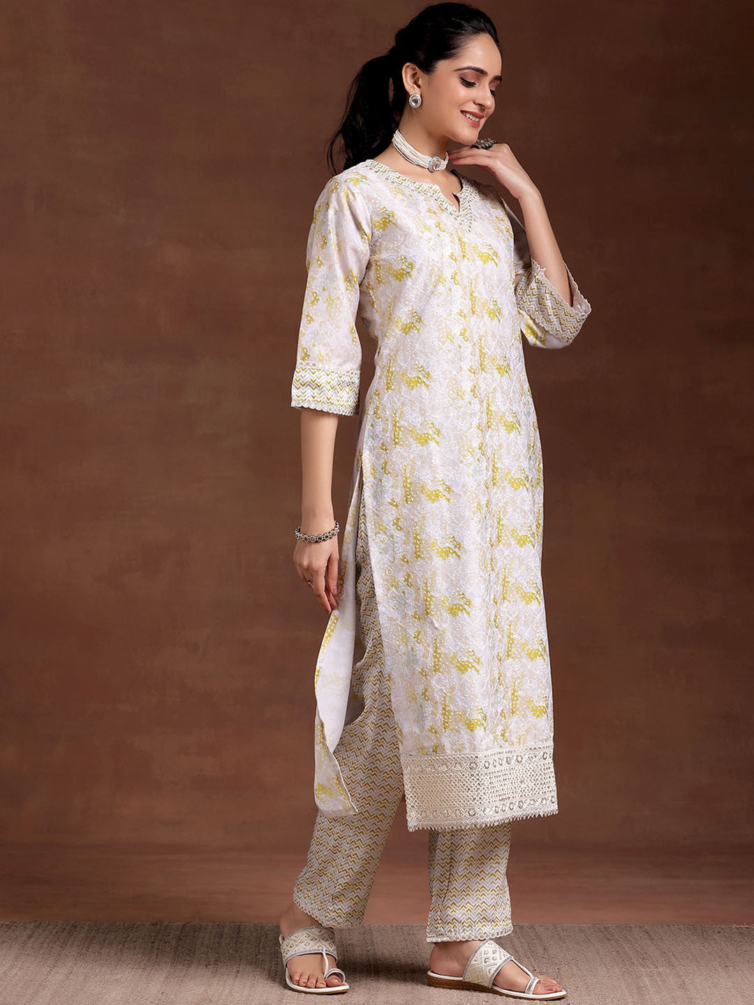 Women Ethnic Motifs Printed Regular Kurta with Trousers & With Dupatta