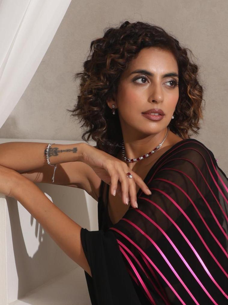 Dhiyona ST Black and Pink Impression Georgette Saree
