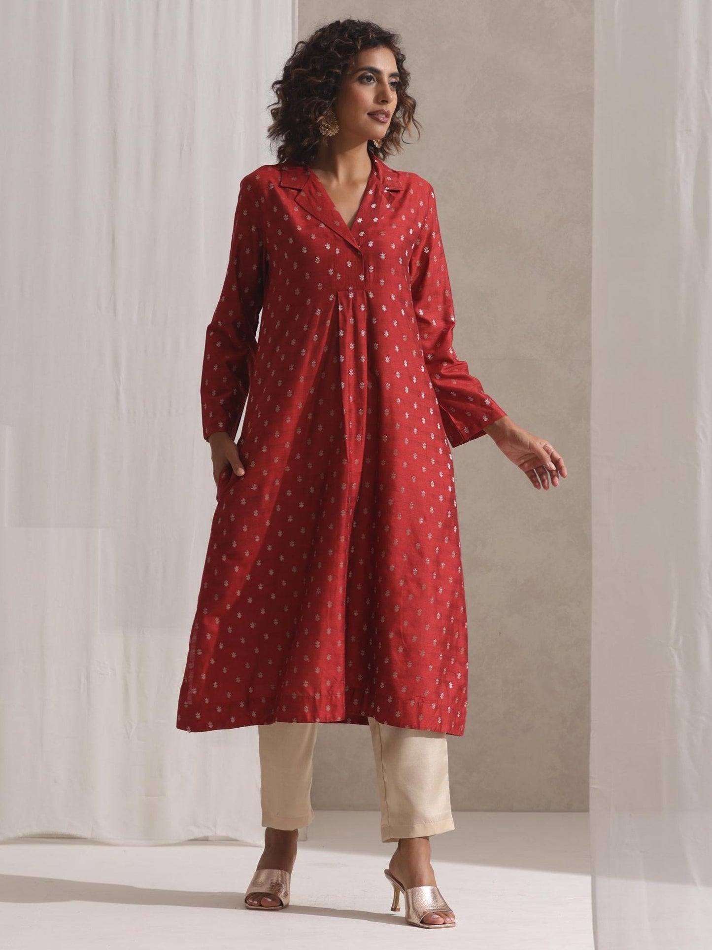 Dhiyona ST Women's Rust Varanasi Silk Woven Collar Kurta with Cream Pant 2 Piece Set | Straight Fit, Collar Neck, Full Sleeves, Pants, Workwear, (Varanasi Silk)