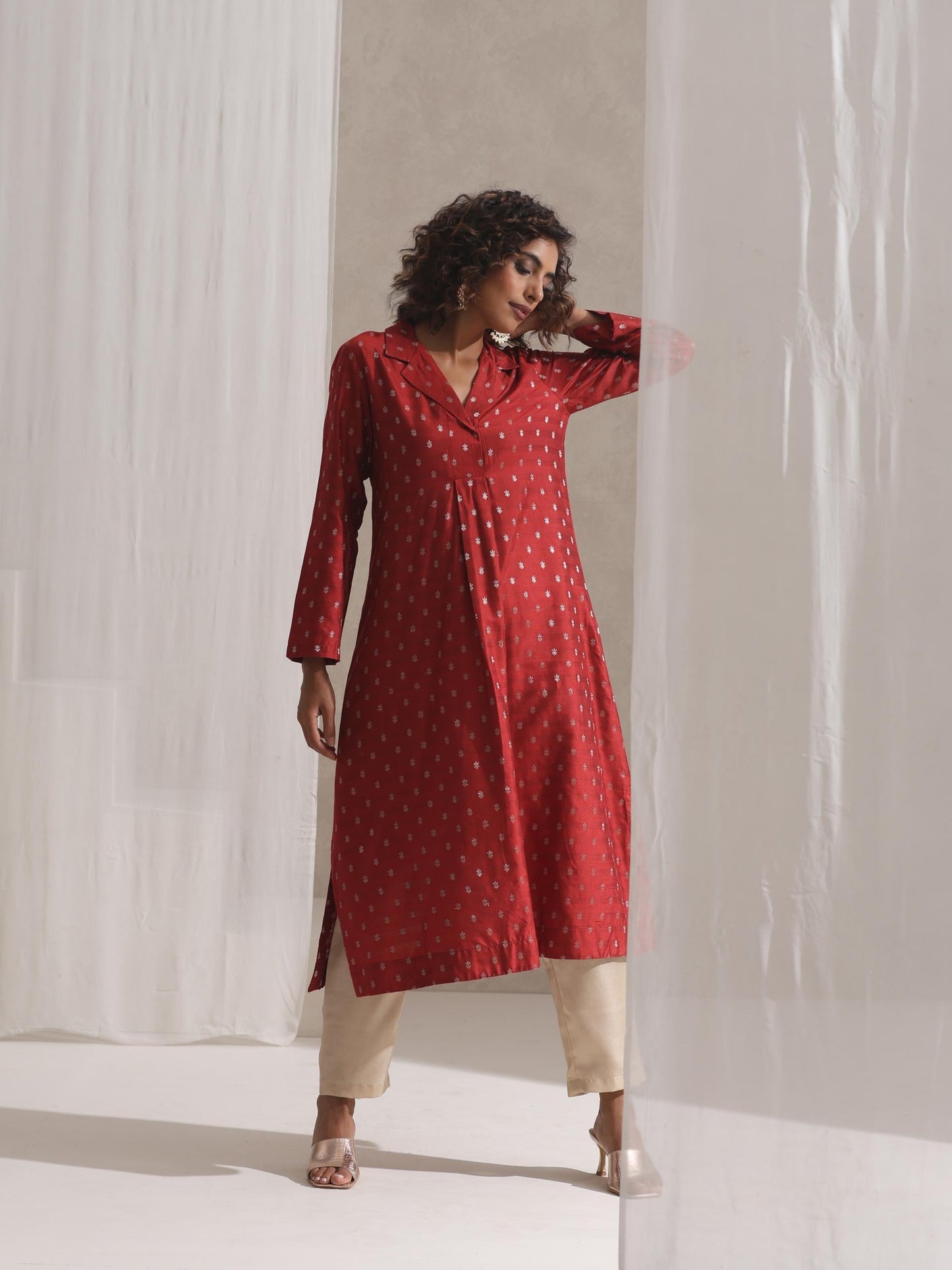 Dhiyona ST Women's Rust Varanasi Silk Woven Collar Kurta with Cream Pant 2 Piece Set | Straight Fit, Collar Neck, Full Sleeves, Pants, Workwear, (Varanasi Silk)