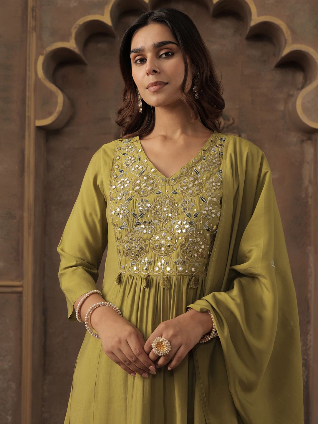 Dhiyona IE Women Ethnic Motifs Embroidered Pleated Mirror Work Kurta Set