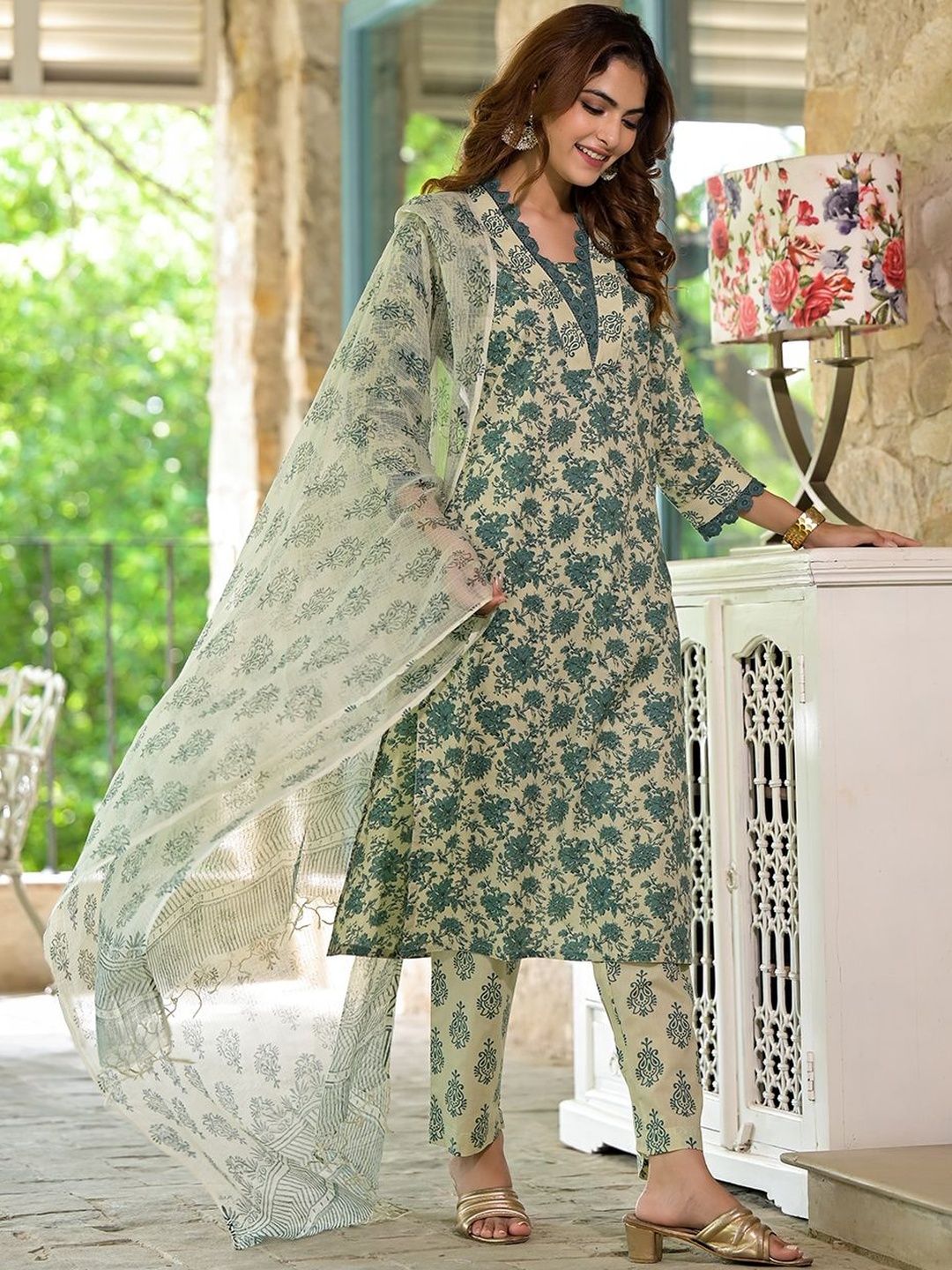 Dhiyona KL Women Floral Printed Regular Pure Cotton Kurta with Trousers & With Dupatta