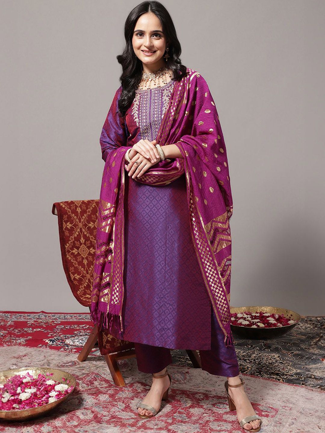 Dhiyona VA Women'sGeometric Woven Design Regular Zari Kurta with Trousers & Dupatta