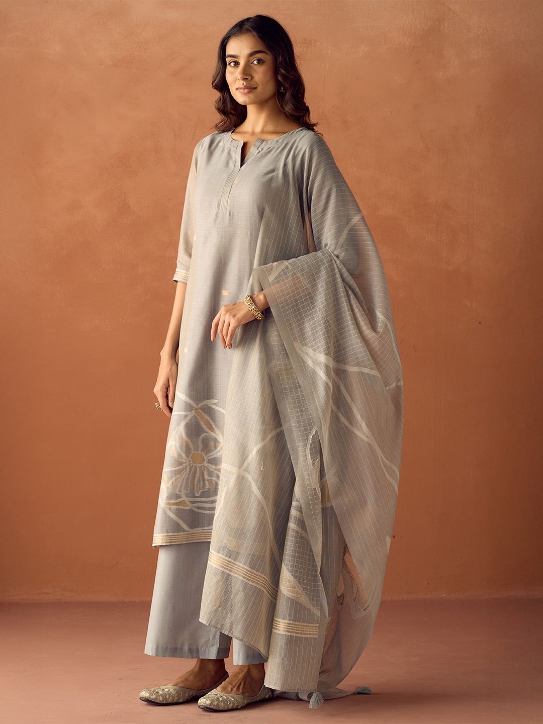 Dhiyona FL Women Grey Cotton Blend Jacquard Woven Kurta Set with Dupatta
