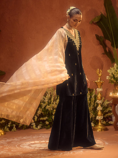 Dhiyona FL Women Black Ice Velvet Embroidered Kurta Set with Dupatta