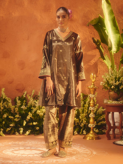 Dhiyona FL Women Brown Ice Velvet Embroidered Kurta Set with Dupatta
