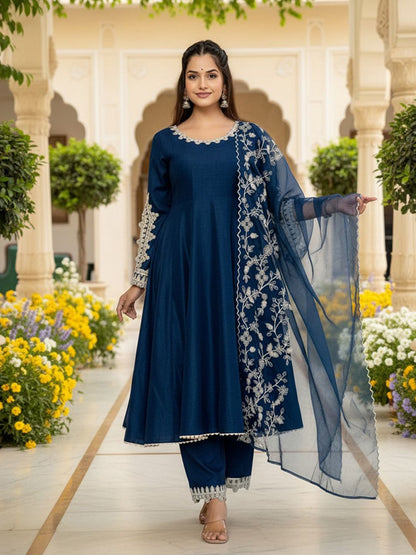 Dhiyona KL Women Embroidered Empire Thread Work Kurta with Palazzos & With Dupatta