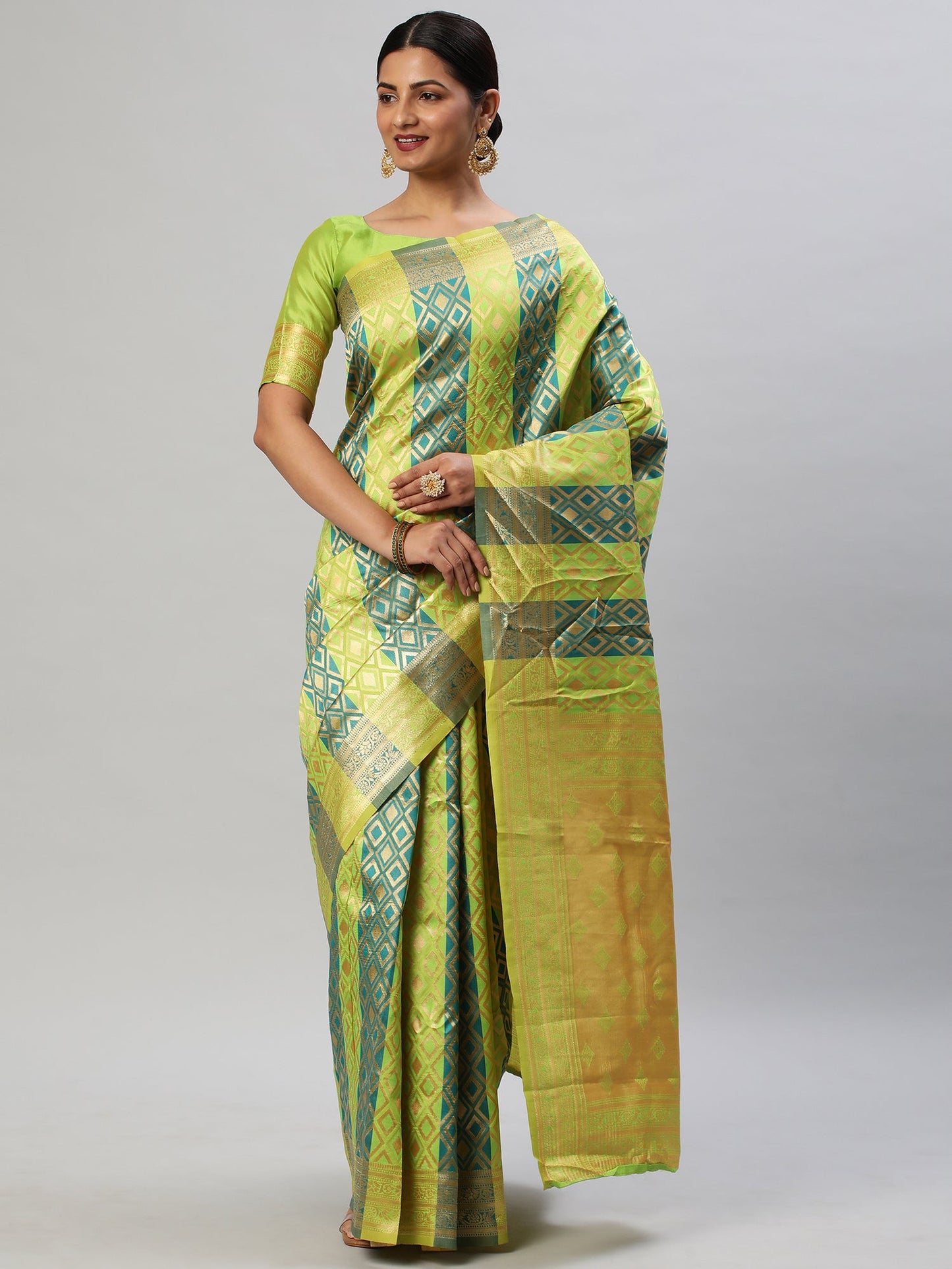 Women's Silk Blend Green Woven Design Designer Saree With Blouse Piece