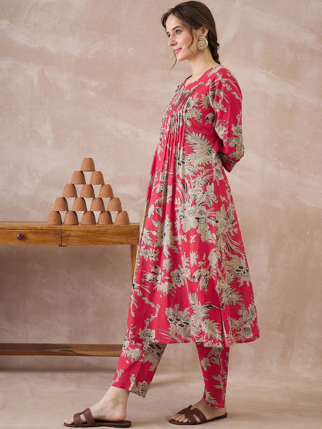 Women Floral Printed Pleated Pure Cotton Kurta with Trousers