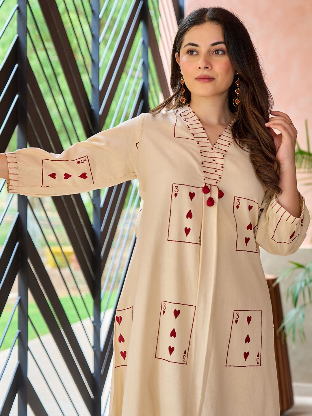 Dhiyona IE Geometric Printed Screen Technique Thread Work Kurta With Trousers