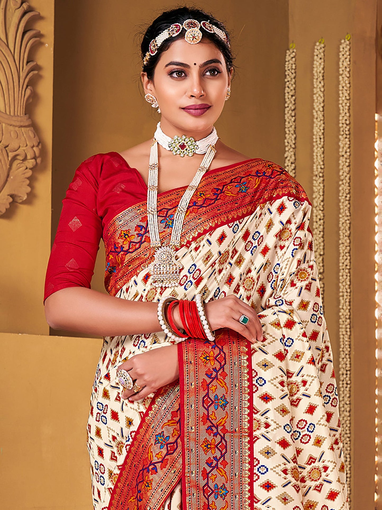 Women's Silk Blend Off White Woven Design Designer Saree With Blouse Piece