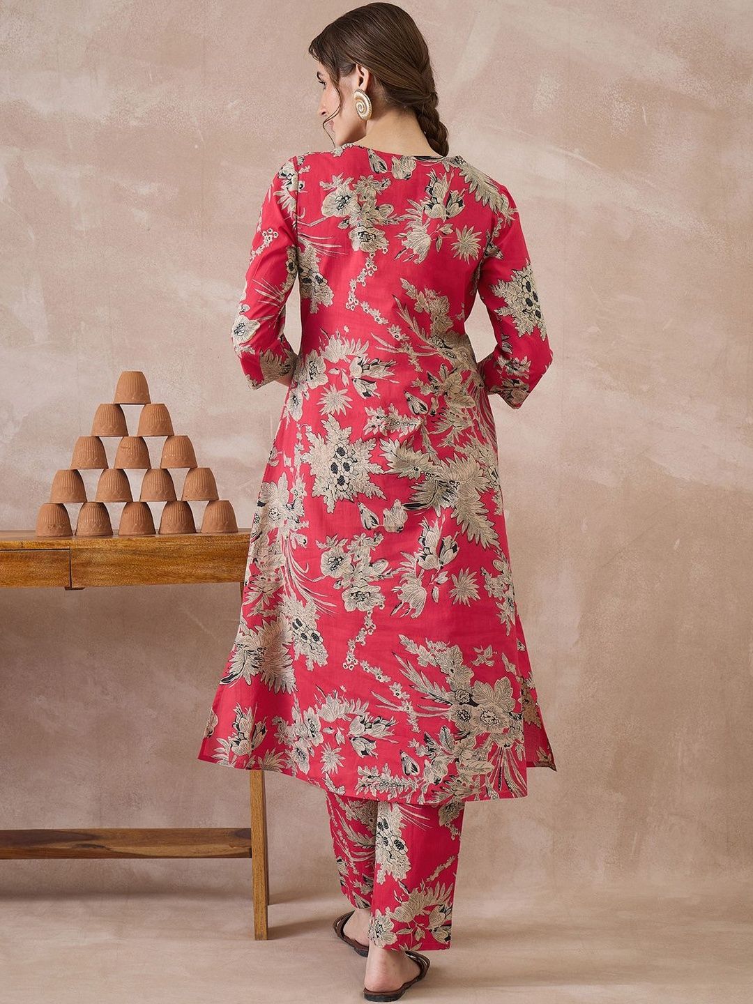 Women Floral Printed Pleated Pure Cotton Kurta with Trousers