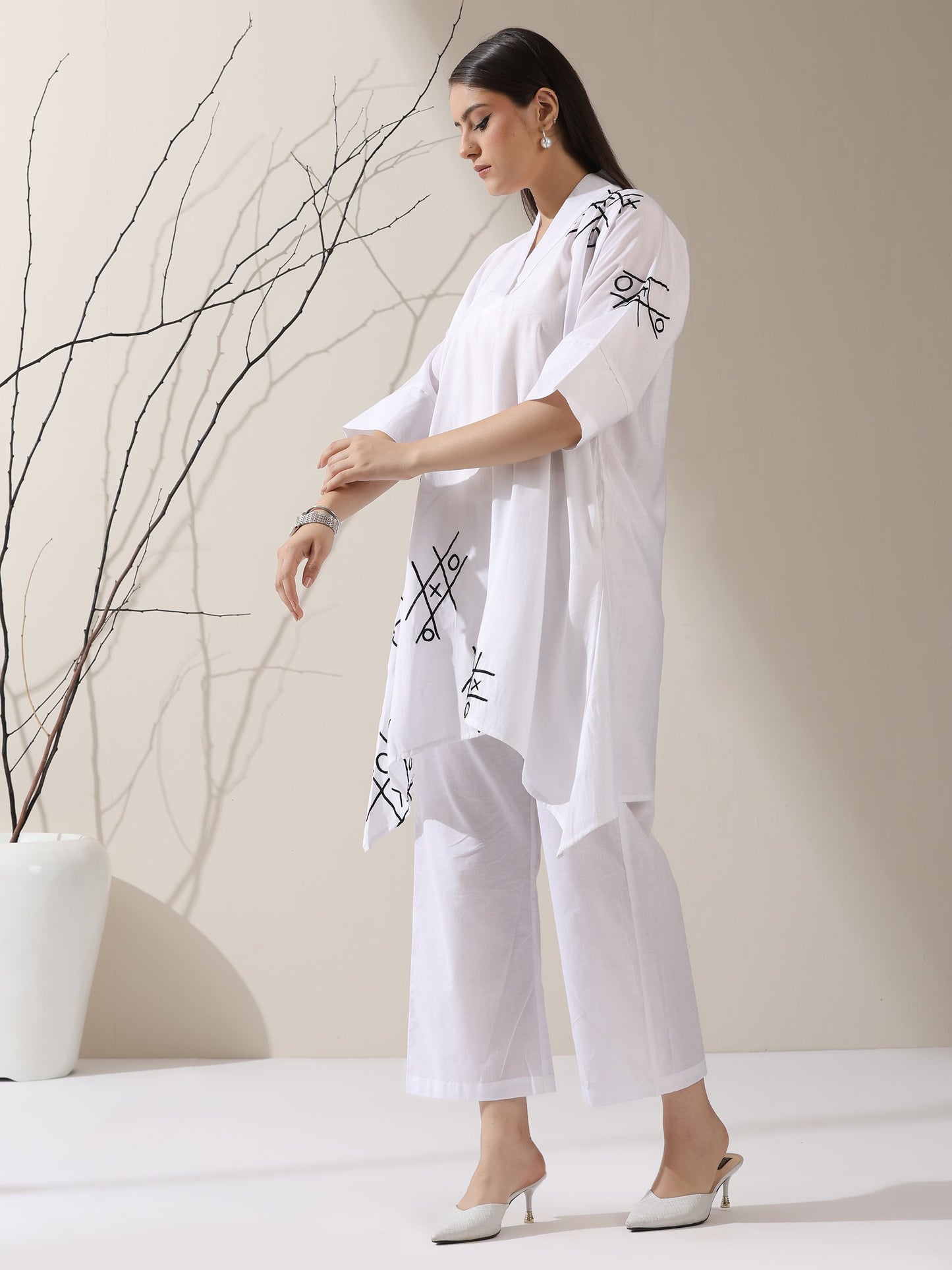 Dhiyona ST 2-Piece White Kurta Set for Women – Japanese Embroidered Noughts & Crosses Design with Matching Pants