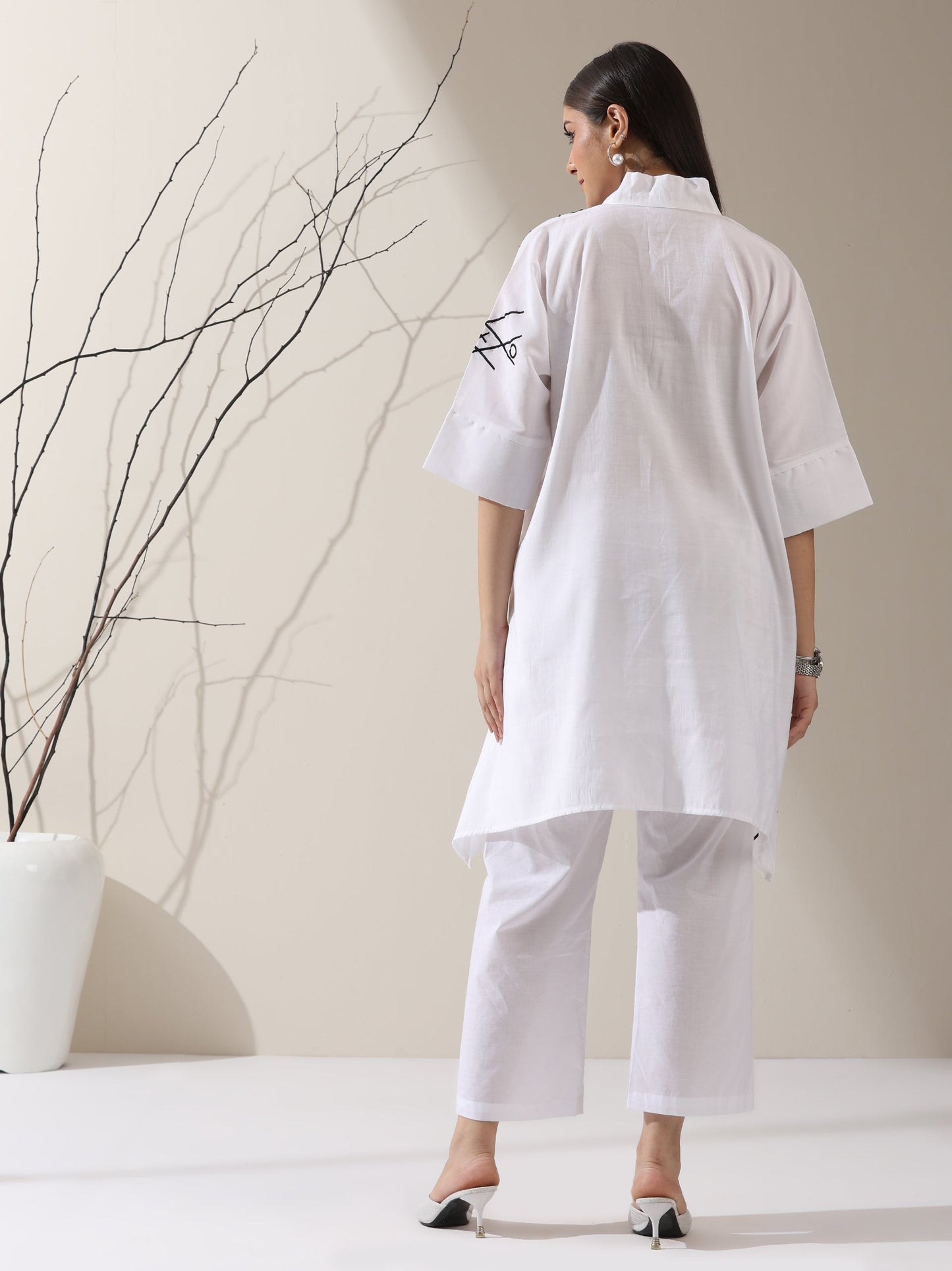Dhiyona ST 2-Piece White Kurta Set for Women – Japanese Embroidered Noughts & Crosses Design with Matching Pants