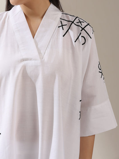 Dhiyona ST 2-Piece White Kurta Set for Women – Japanese Embroidered Noughts & Crosses Design with Matching Pants