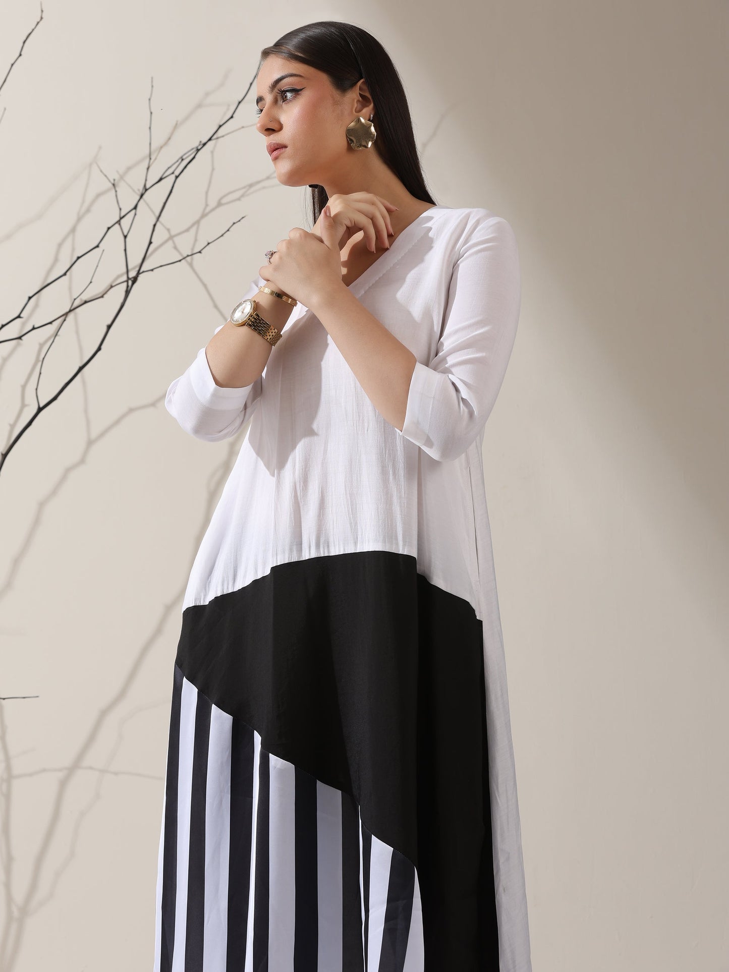 Dhiyona ST Black & White Triangle Kurta Set for Women – 2-Piece Striped Kurta with Pants | Indo-Western Ethnic Wear