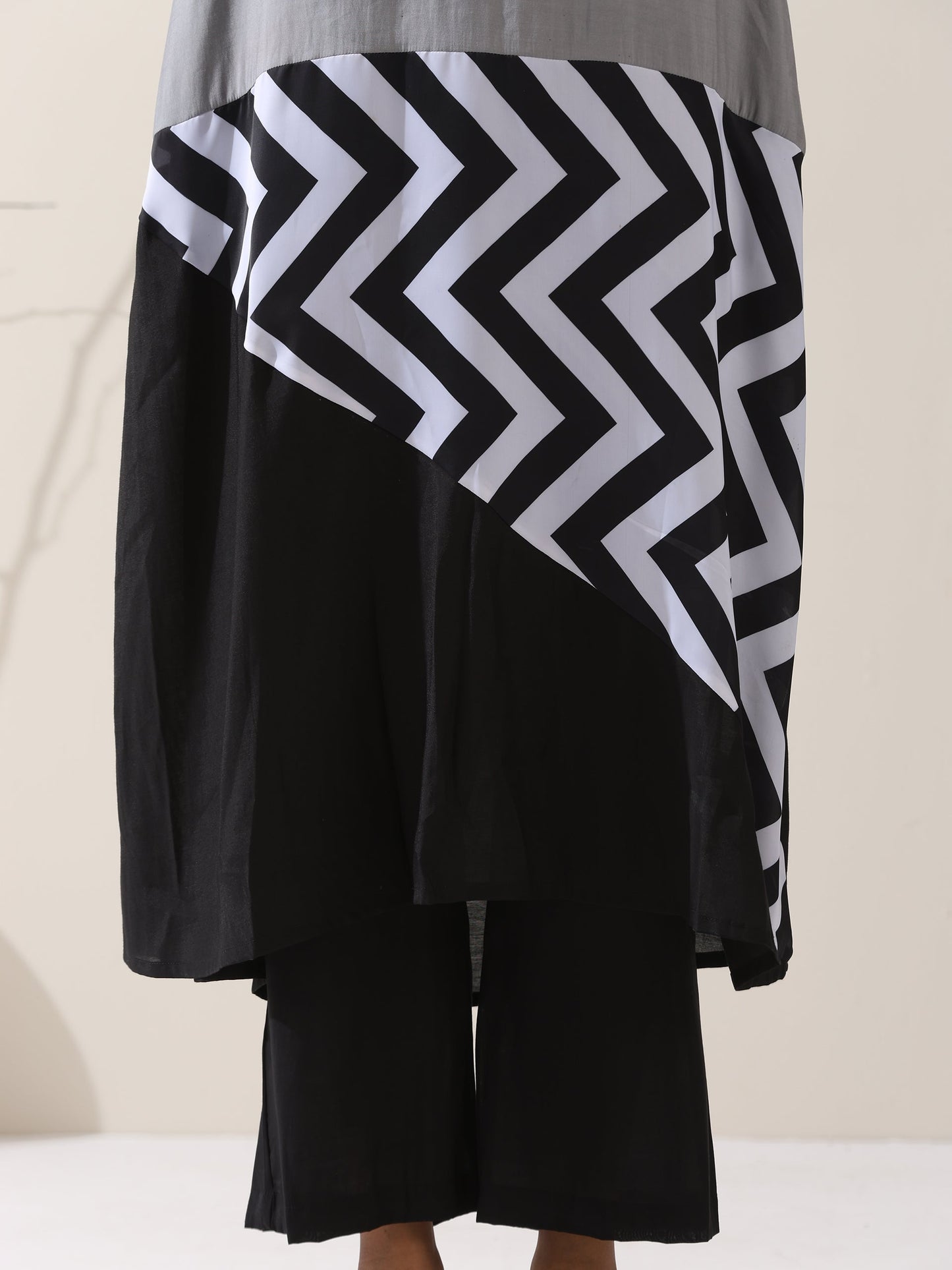 Dhiyona ST Women's Grey & Black Triangle Kurta with Striped Detailing and Pants | 2 Pc Set, Modern Ethnic Co-ord, Contemporary Color Block Style