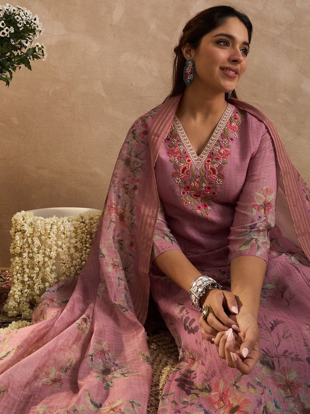 Women Floral Embroidered Regular Thread Work Linen Kurta Set With Dupatta
