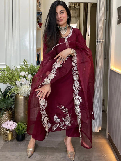 Women Floral Embroidered Regular Thread Work Chanderi Silk Kurta with Trousers & With Dupatta
