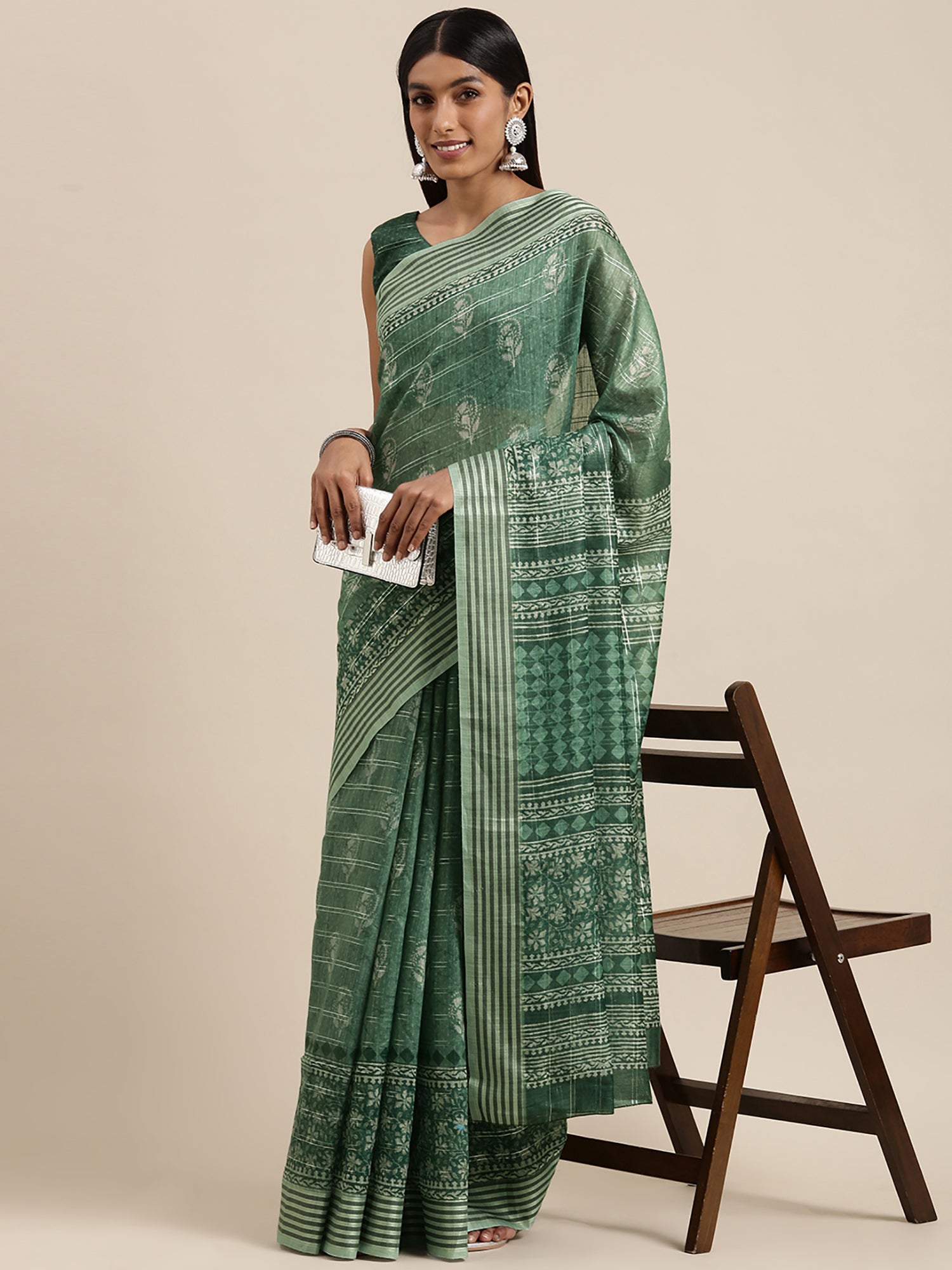 Women's Soft Silk Burgundy Digital Print Celebrity Saree With Blouse Piece