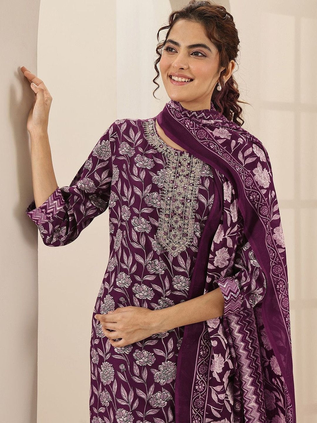 Women Floral Printed Regular Thread Work Kurta with Trousers & With Dupatta
