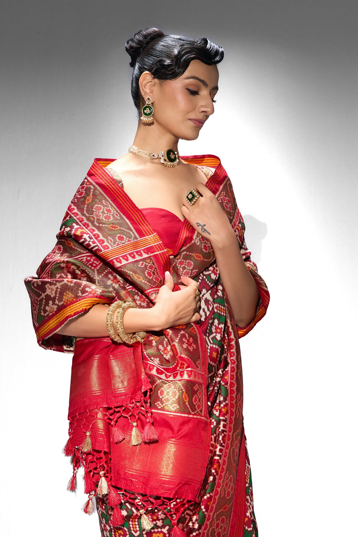 Dhiyona ST Patola Silk Woven Saree with Blouse Fabric