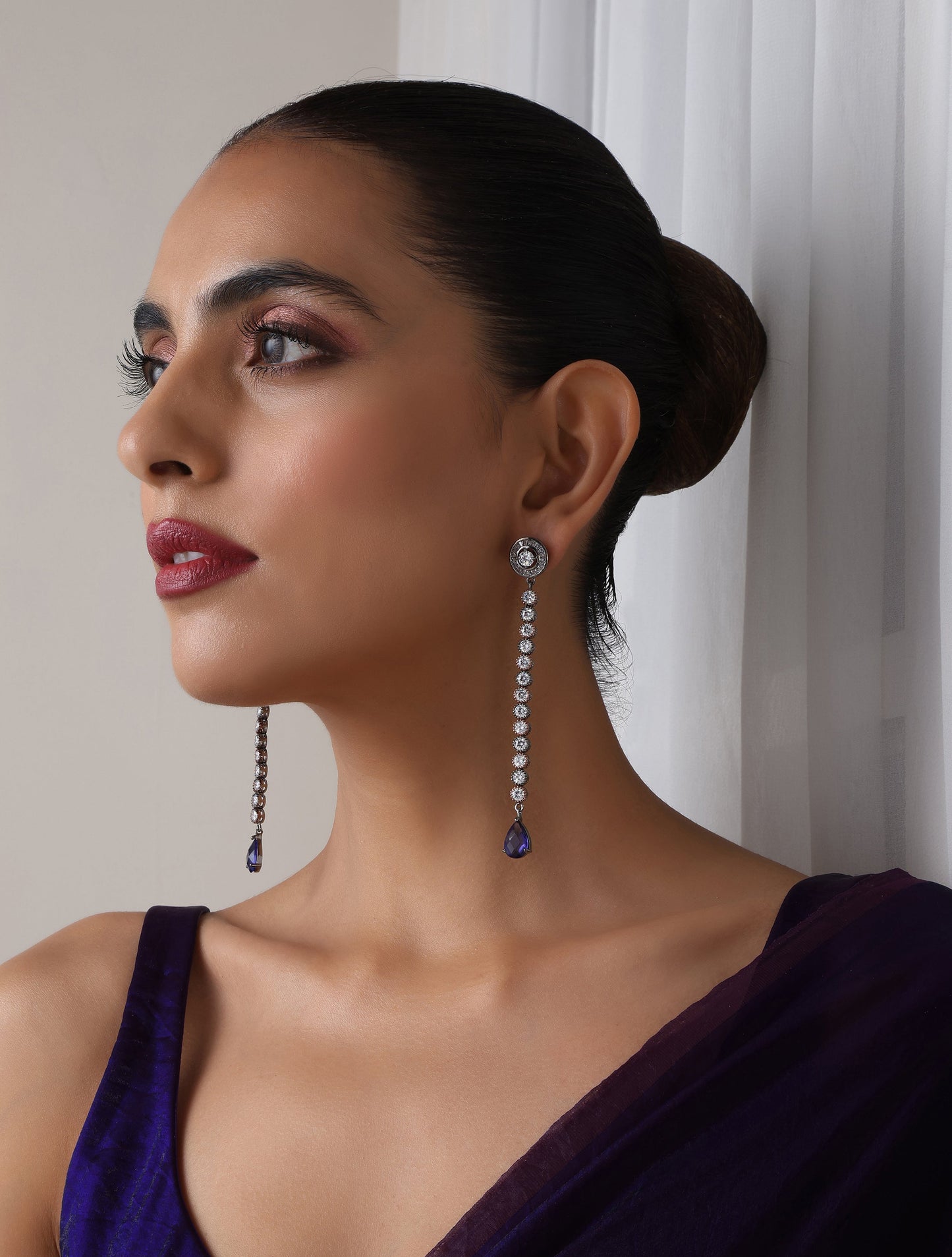 Dhiyona ST Blue Black Long Drop Earring