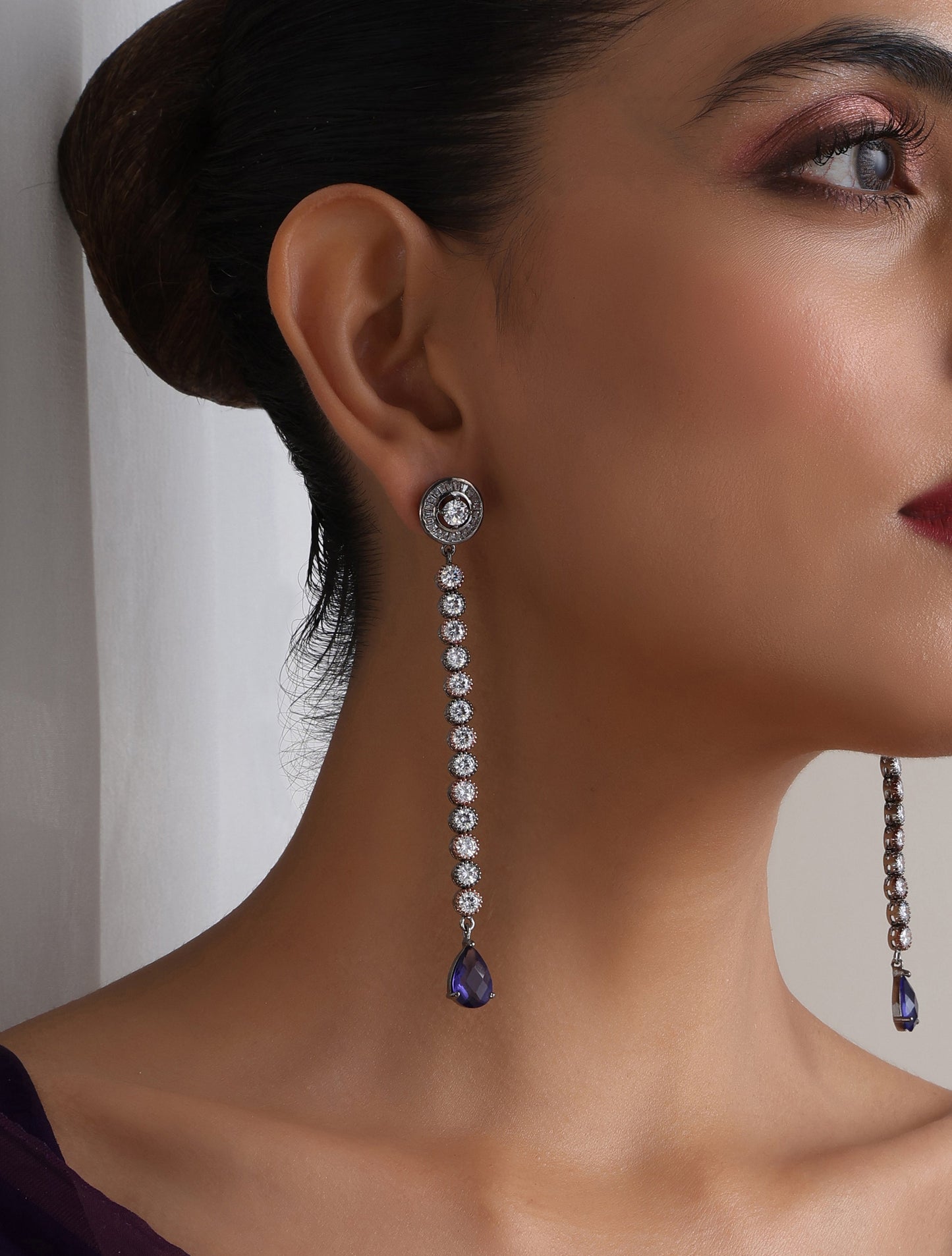 Dhiyona ST Blue Black Long Drop Earring