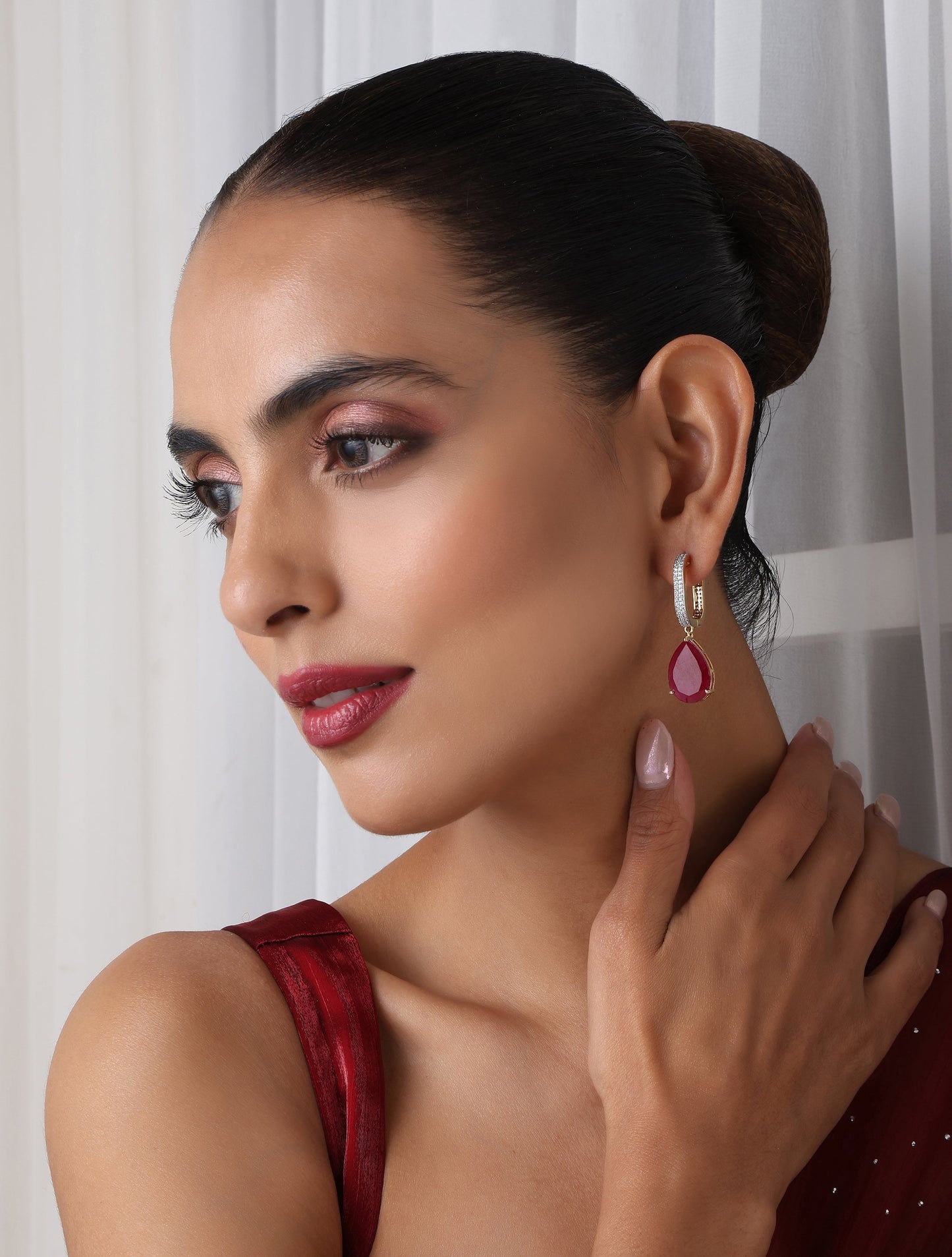 Dhiyona ST Red Gold Drop Earring