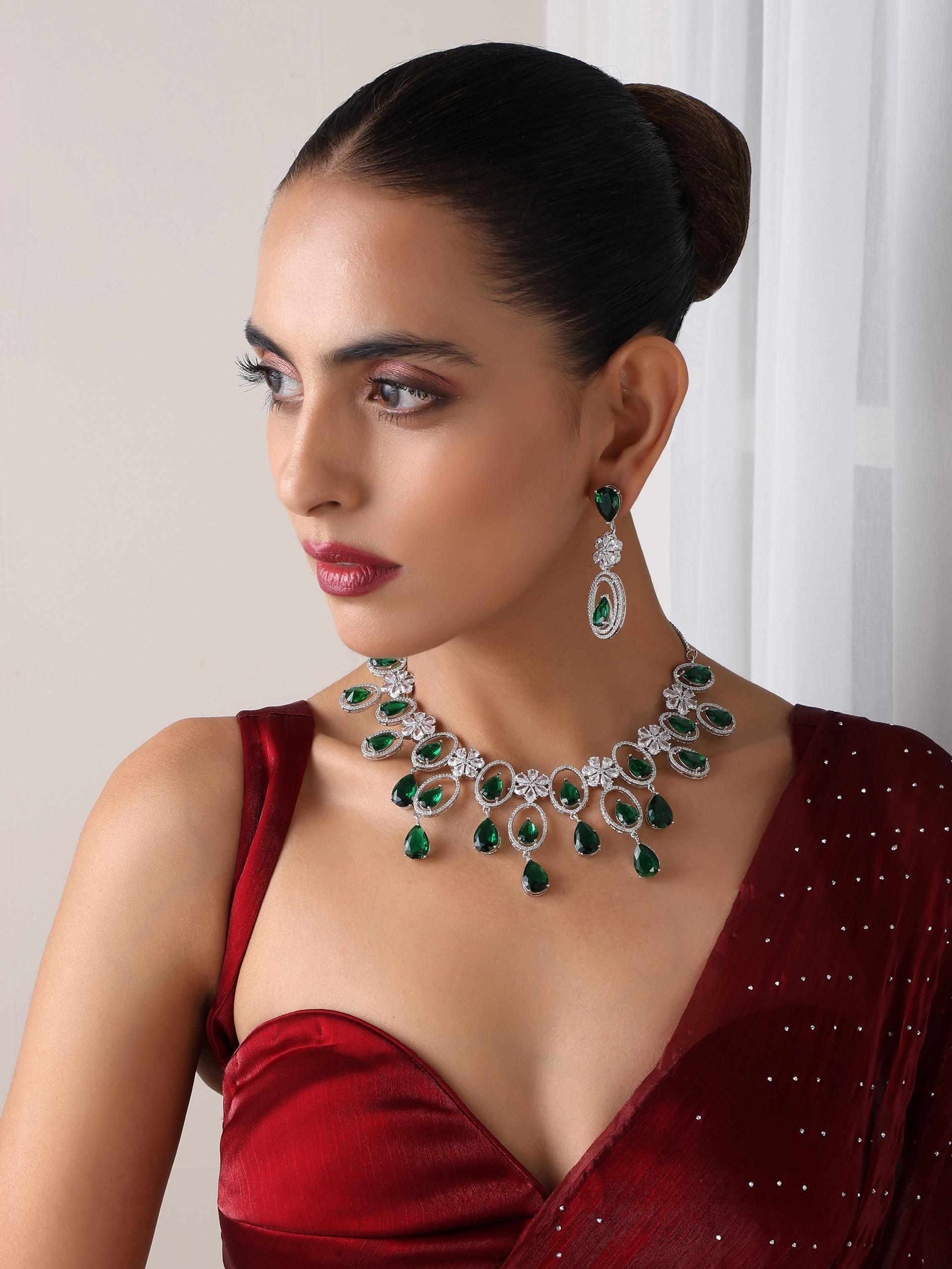 Dhiyona ST Emerald Broad Necklace With Earring