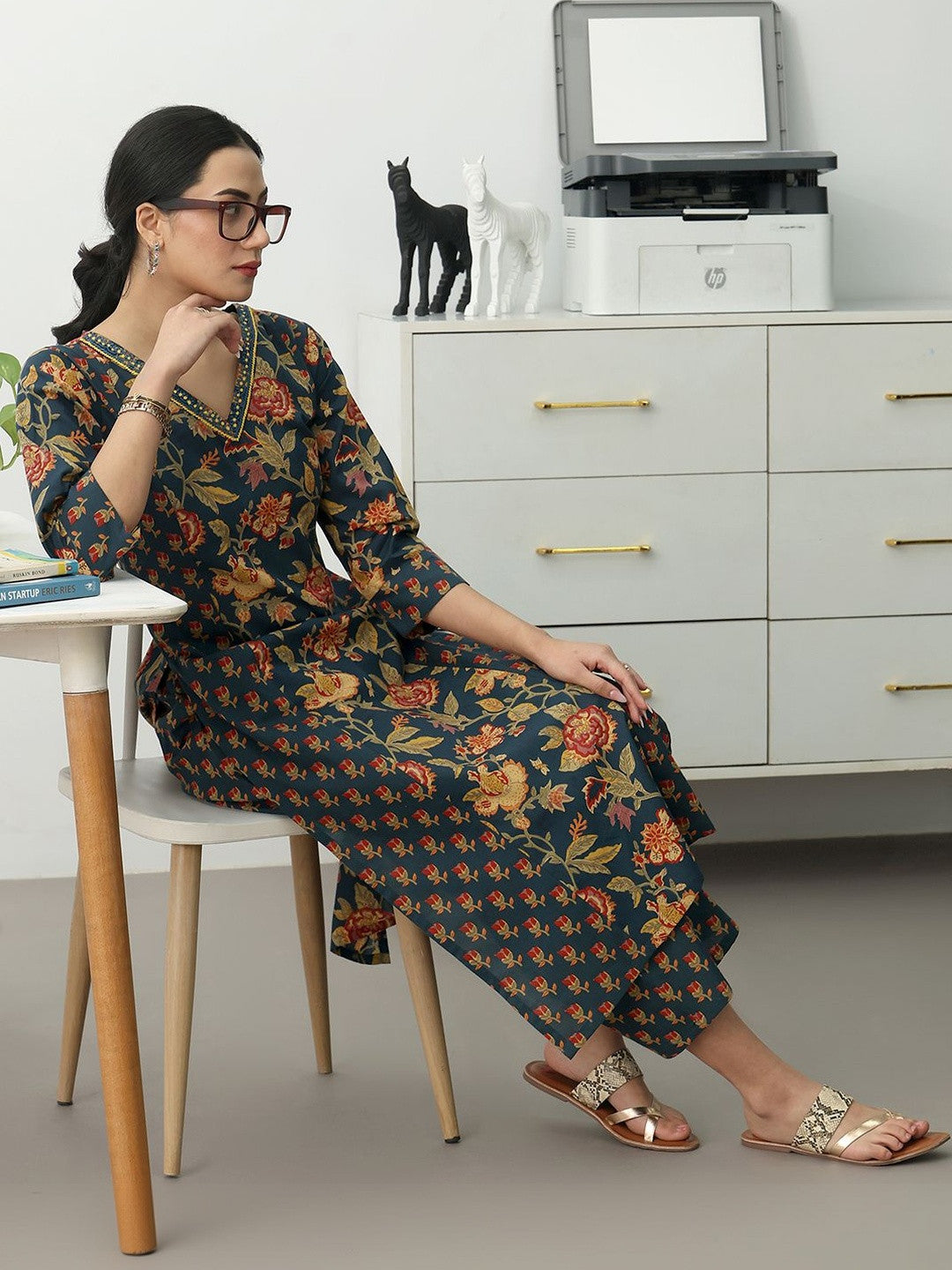 Women Floral Printed Regular Cotton Blend Kurta with Trousers