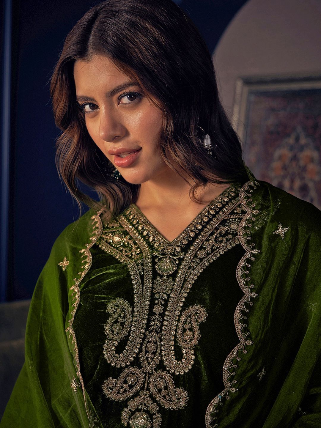 Dhiyona CH Women Ethnic Motifs Embroidered Regular Velvet Kurta with Trousers & With Dupatta