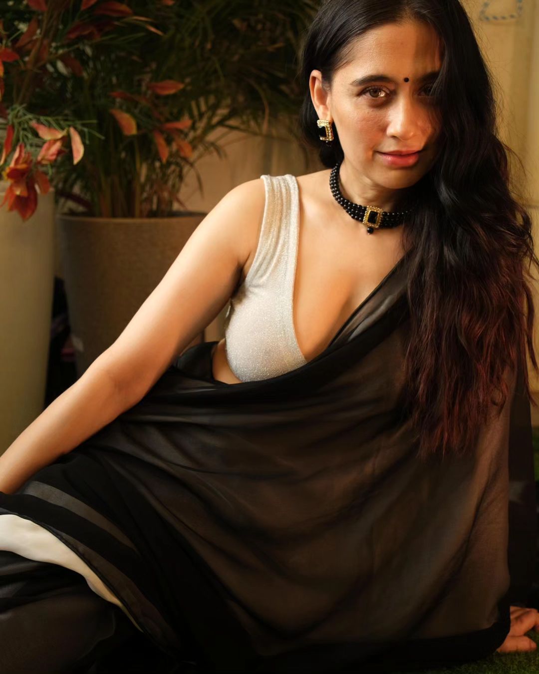 Dhiyona ST Pre-Draped 1-Minute Black Georgette with Cream Satin Saree with Blouse Fabric