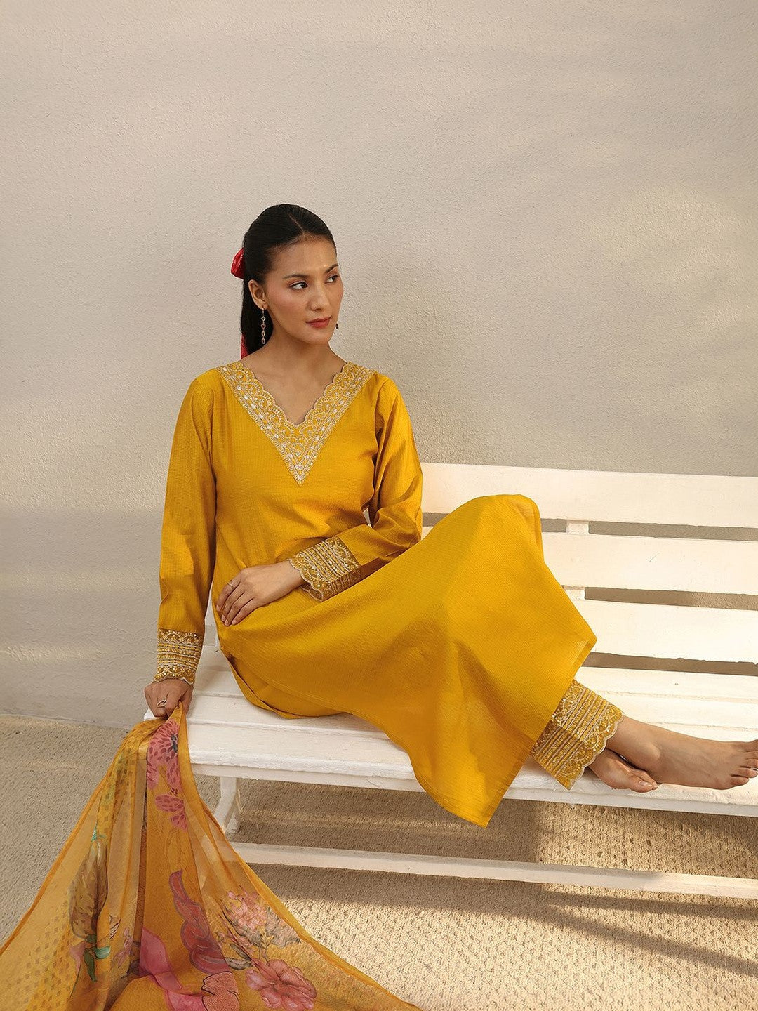 Women Floral Regular Thread Work Kurta with Trousers & With Dupatta