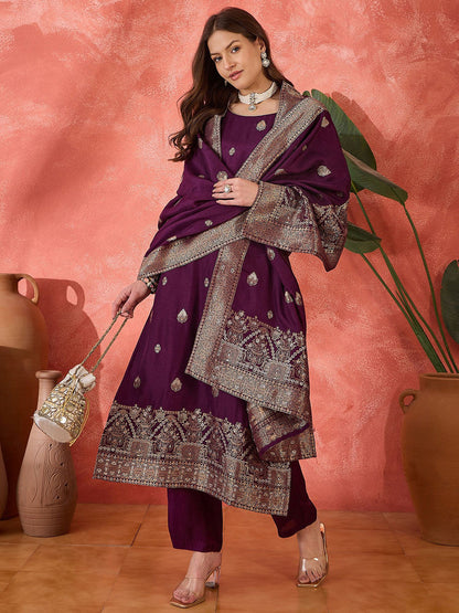 Women Woven Design Zari Kurta Set With Dupatta