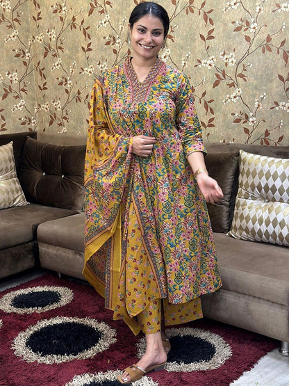 Dhiyona KL Women Floral Printed V-Neck Anarkali Kurta With Palazzos & Dupatta