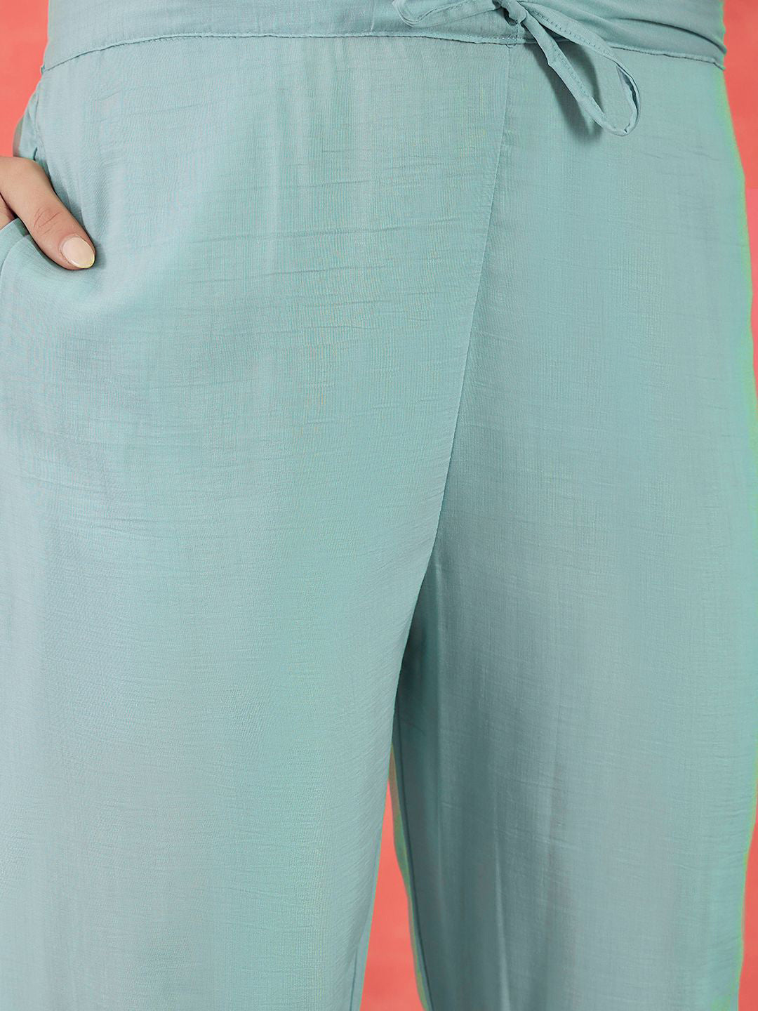 Floral Embroidered Round Neck Sequinned Straight Kurta Trousers & Dupatta