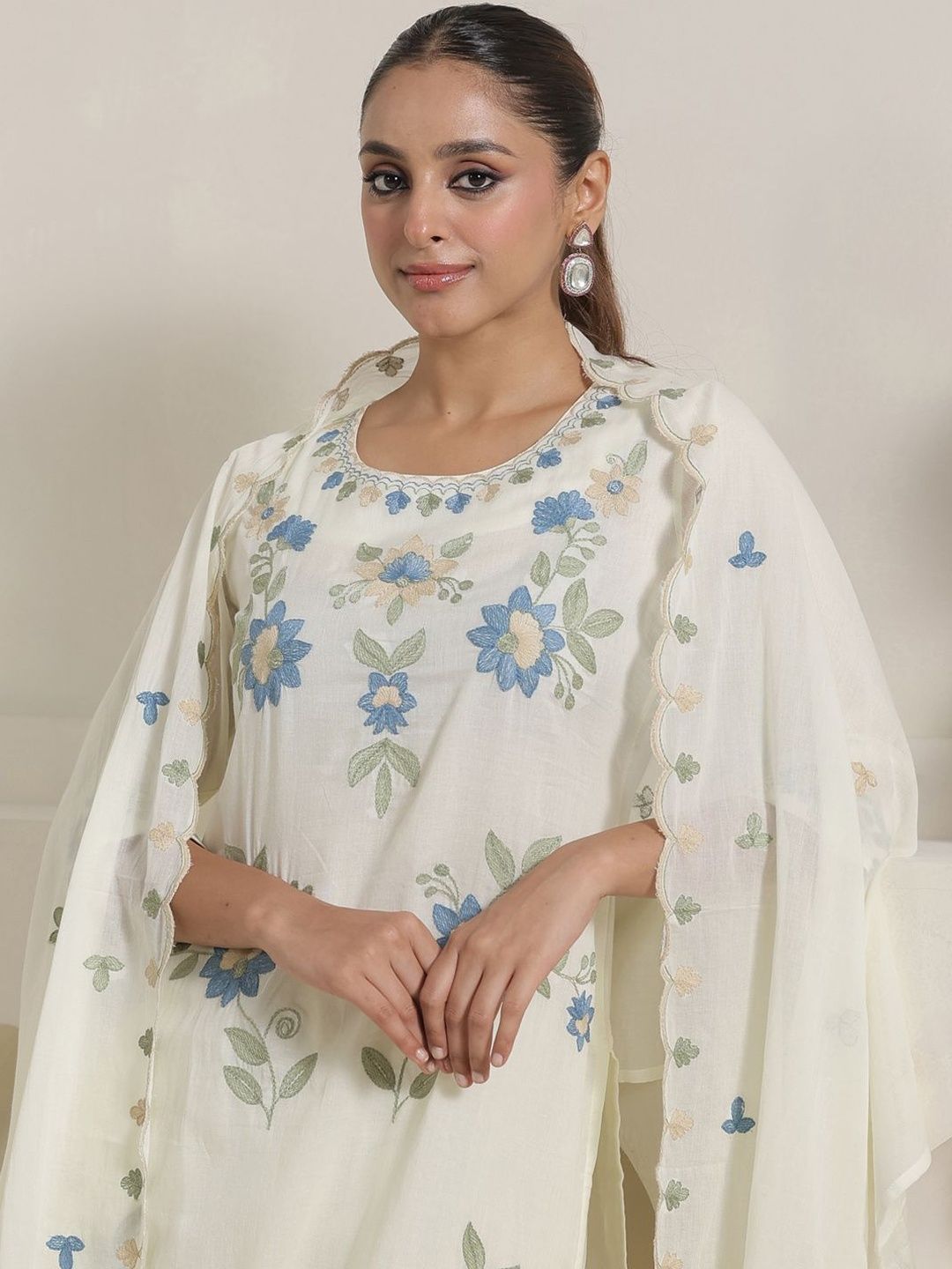 Women Floral Embroidered Thread Work Pure Cotton Kurta with Trousers & Dupatta