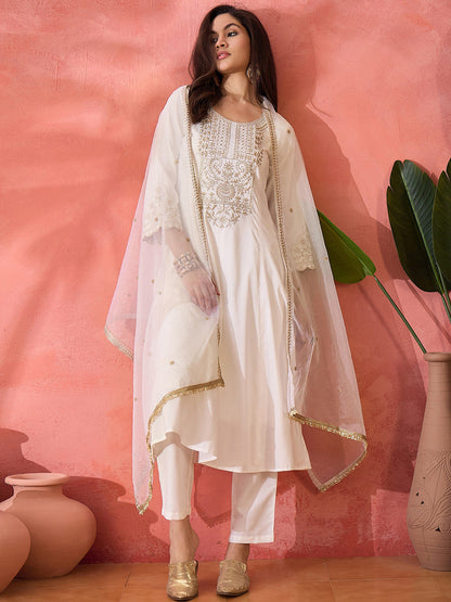 Floral Embroidered Zari Round Neck Kurta With Pant And Dupatta