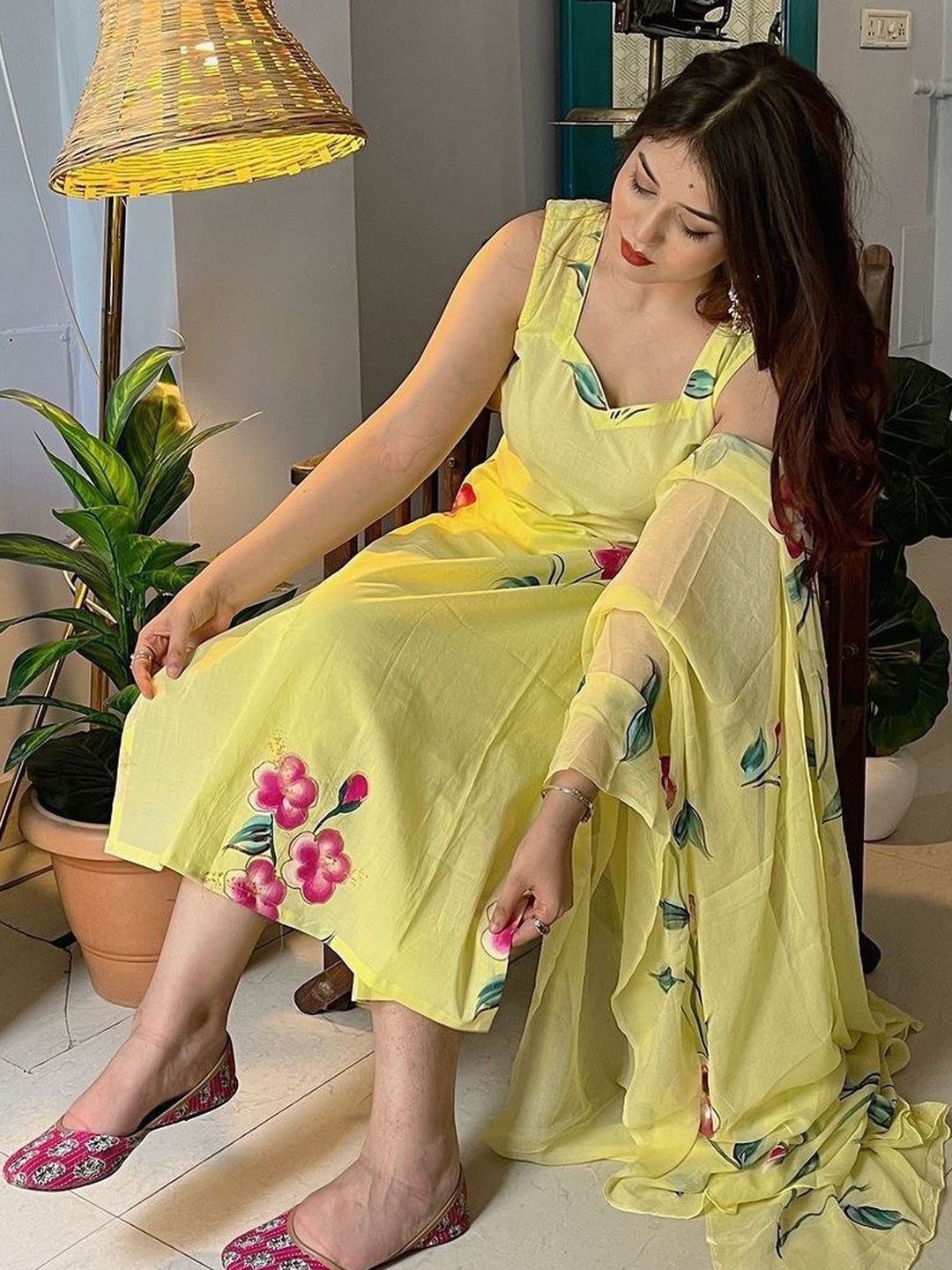 Dhiyona KL Women Floral Printed Regular Kurta with Trousers & With Dupatta