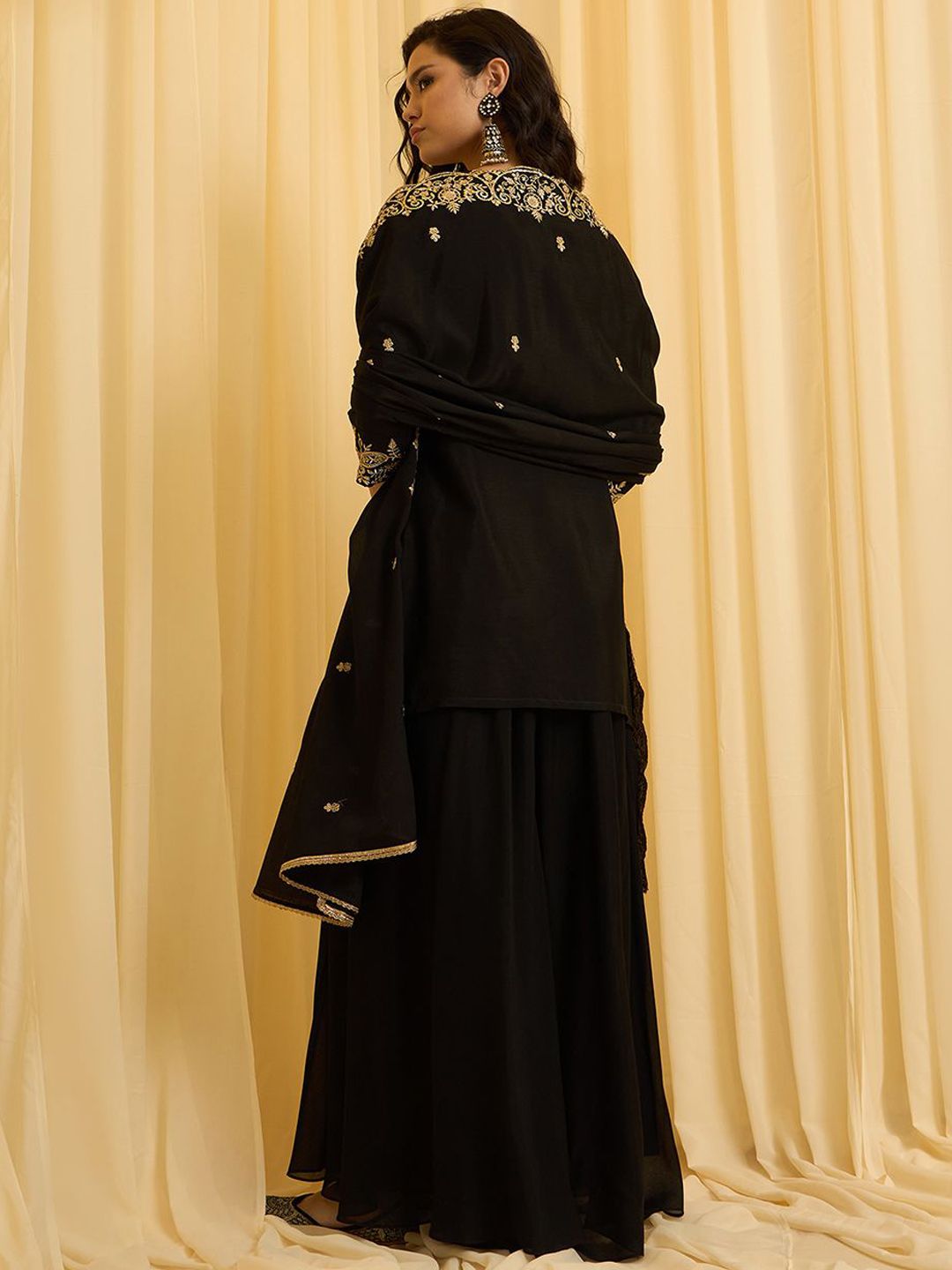 Dhiyona CH Embroidered Kurta Set With Dupatta