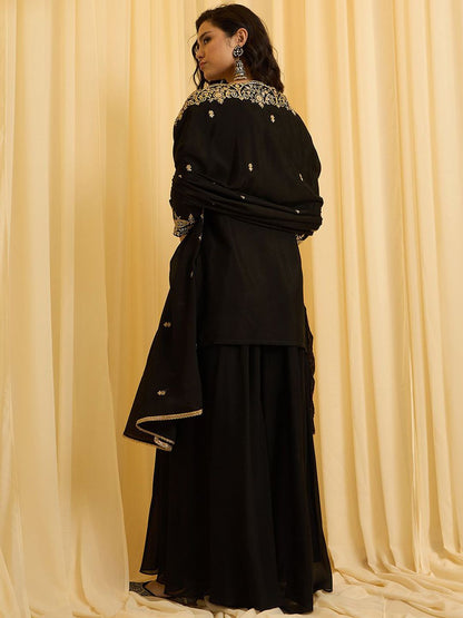 Dhiyona CH Embroidered Kurta Set With Dupatta