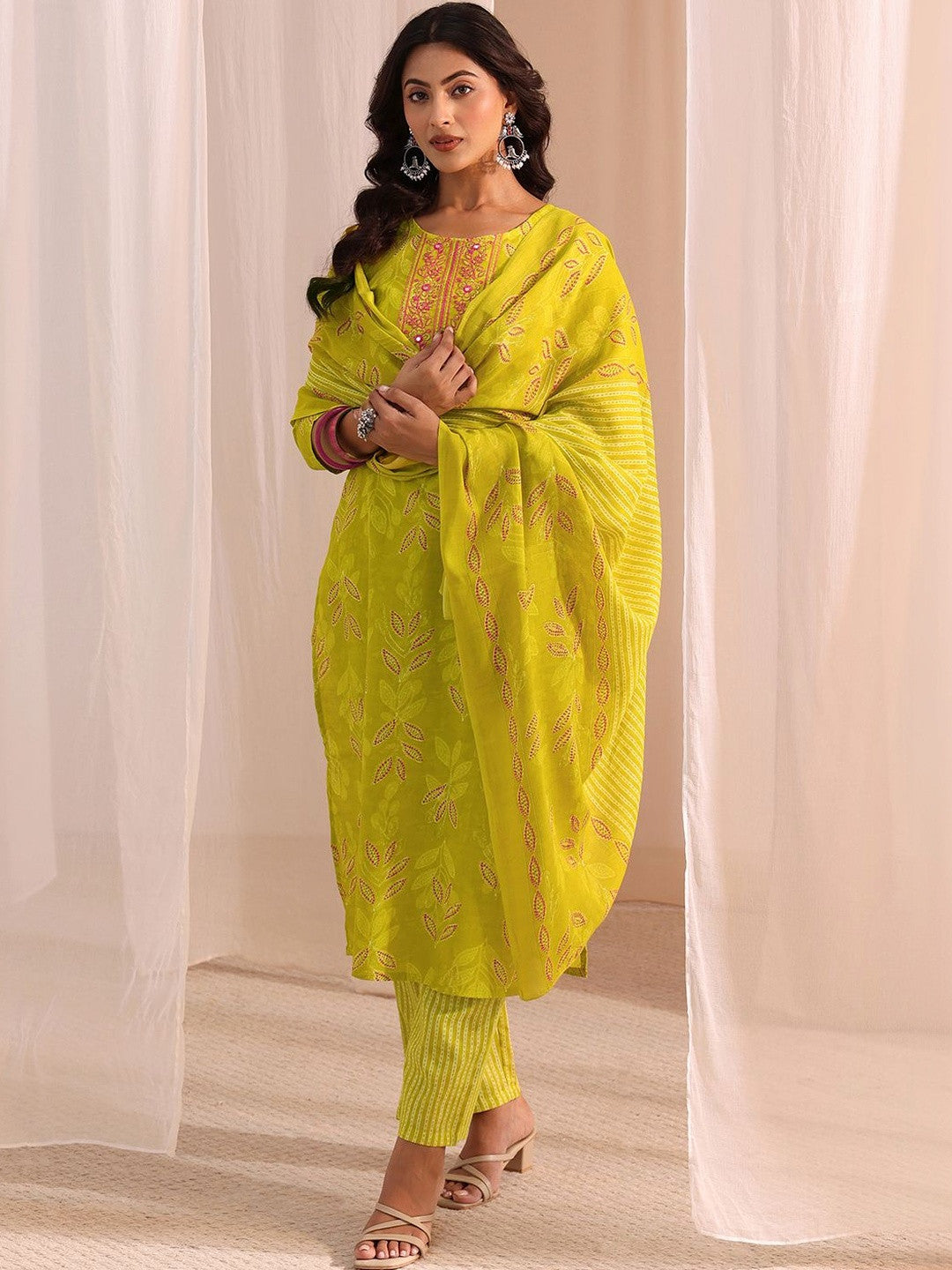 Women Ethnic Motifs Printed Regular Thread Work Kurta with Trousers & With Dupatta