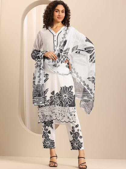Women Floral Printed Regular Kurta with Trousers & With Dupatta